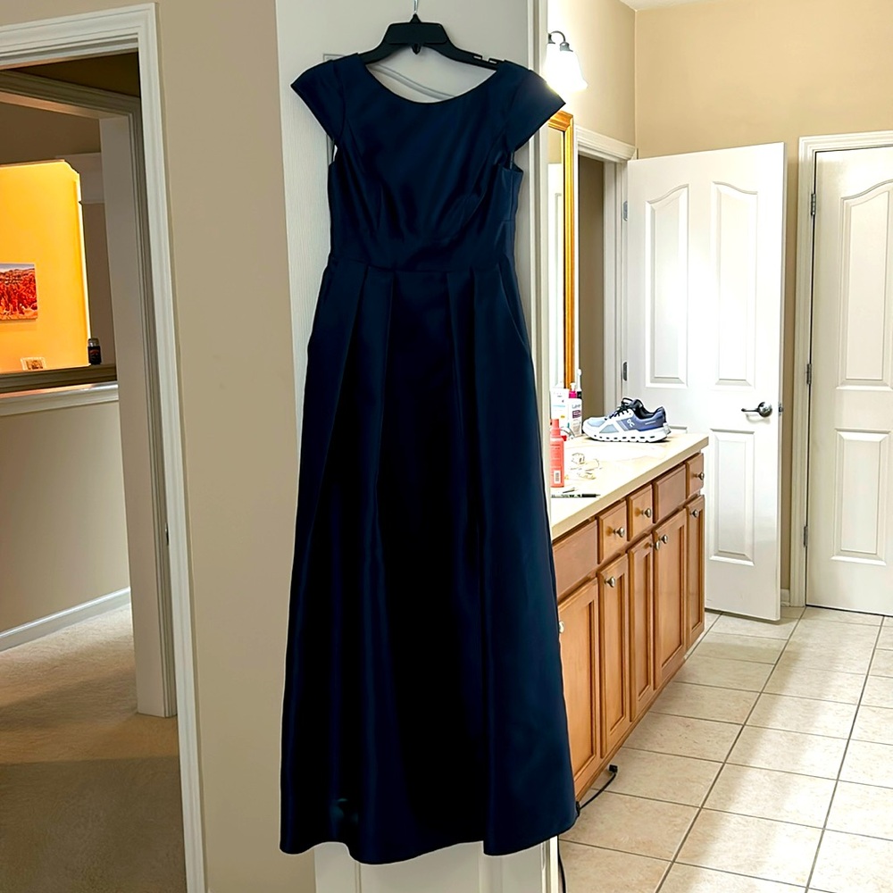 Alfred Sung size 4 navy pleated gown with pockets